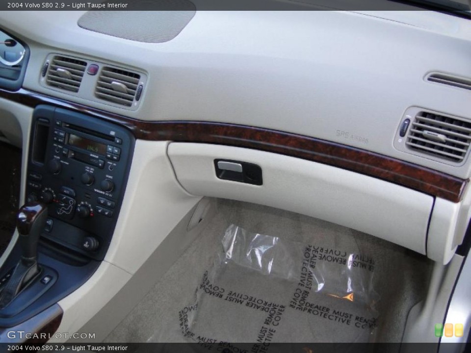 Light Taupe Interior Photo for the 2004 Volvo S80 2.9 #39024447