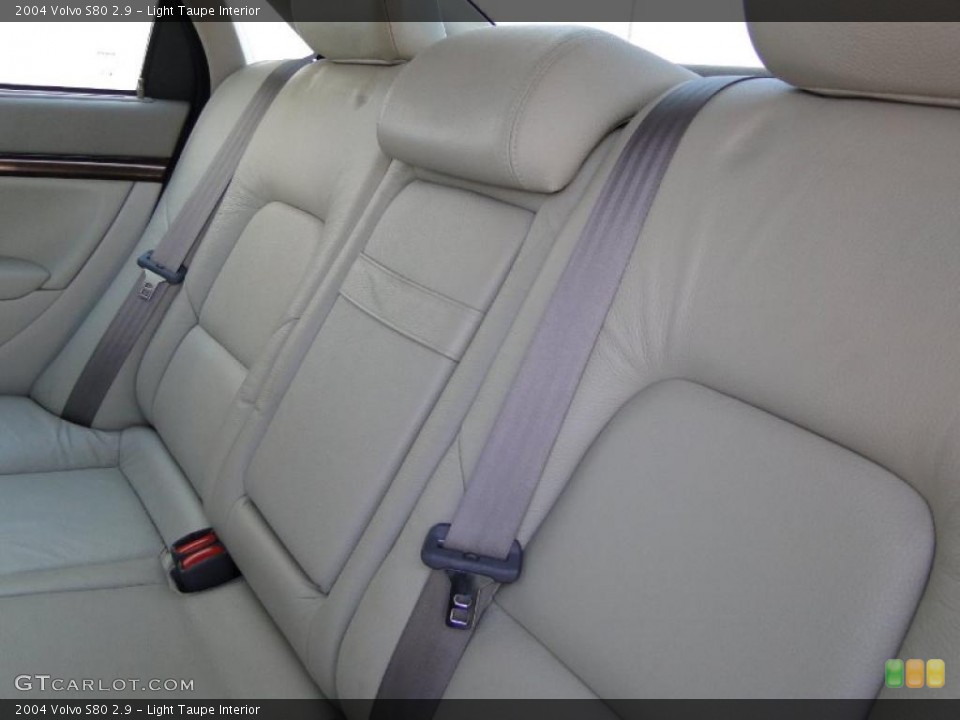 Light Taupe Interior Photo for the 2004 Volvo S80 2.9 #39024495