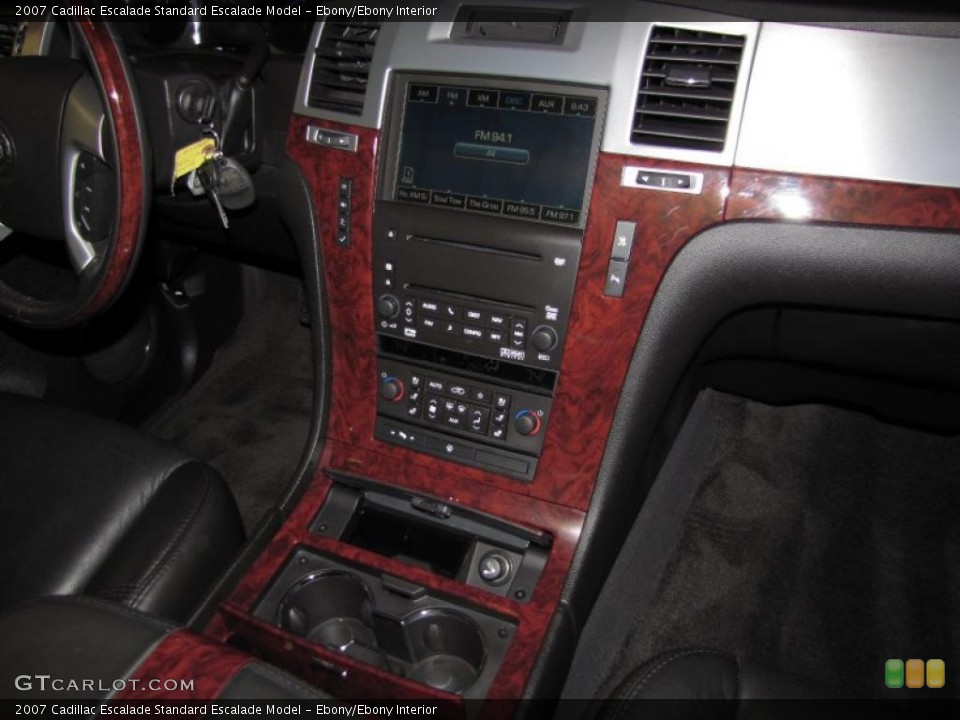 Ebony/Ebony Interior Controls for the 2007 Cadillac Escalade  #39029931