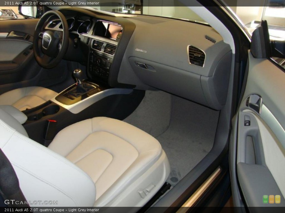 Light Grey Interior Photo for the 2011 Audi A5 2.0T quattro Coupe #39034137