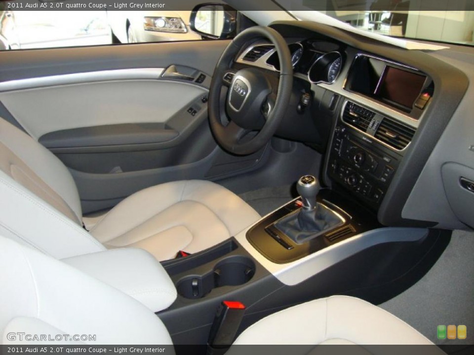 Light Grey Interior Photo for the 2011 Audi A5 2.0T quattro Coupe #39034153