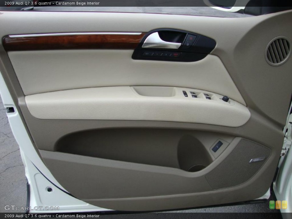 Cardamom Beige Interior Door Panel for the 2009 Audi Q7 3.6 quattro #39038775