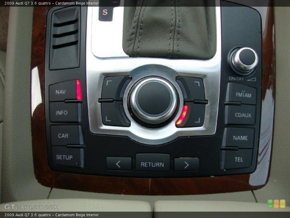 Cardamom Beige Interior Controls for the 2009 Audi Q7 3.6 quattro #39039183