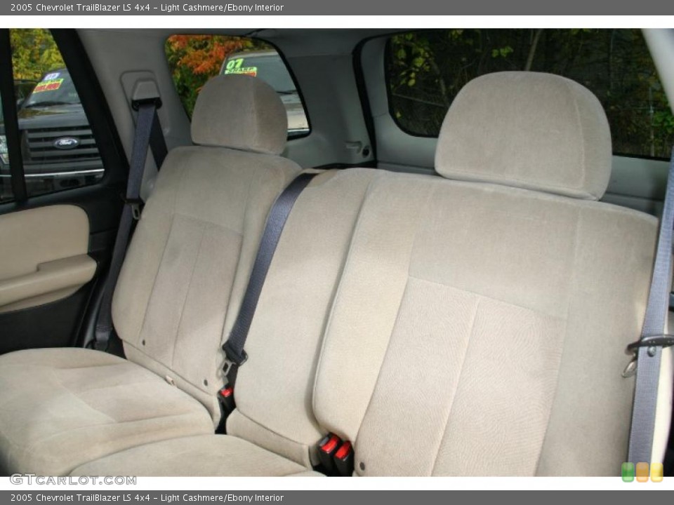 Light Cashmere/Ebony Interior Photo for the 2005 Chevrolet TrailBlazer LS 4x4 #39042971
