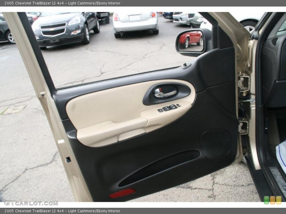Light Cashmere/Ebony Interior Door Panel for the 2005 Chevrolet TrailBlazer LS 4x4 #39042983