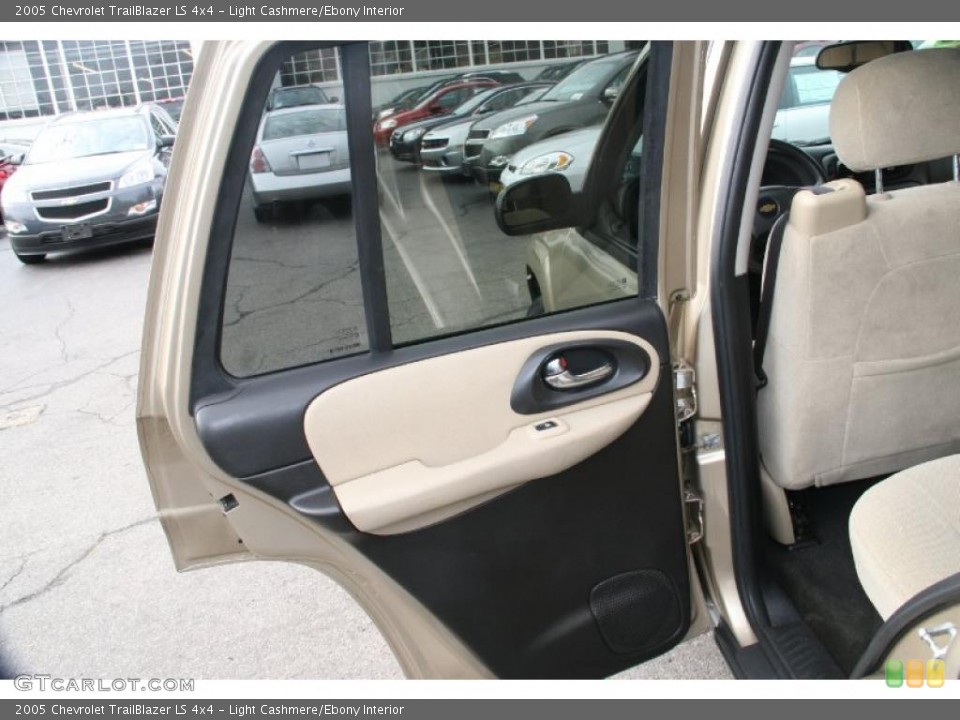 Light Cashmere/Ebony Interior Door Panel for the 2005 Chevrolet TrailBlazer LS 4x4 #39042995