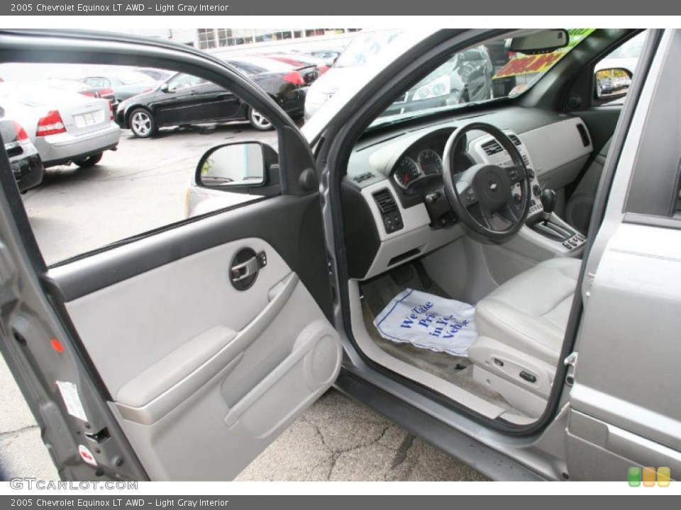 Light Gray Interior Photo for the 2005 Chevrolet Equinox LT AWD #39043239