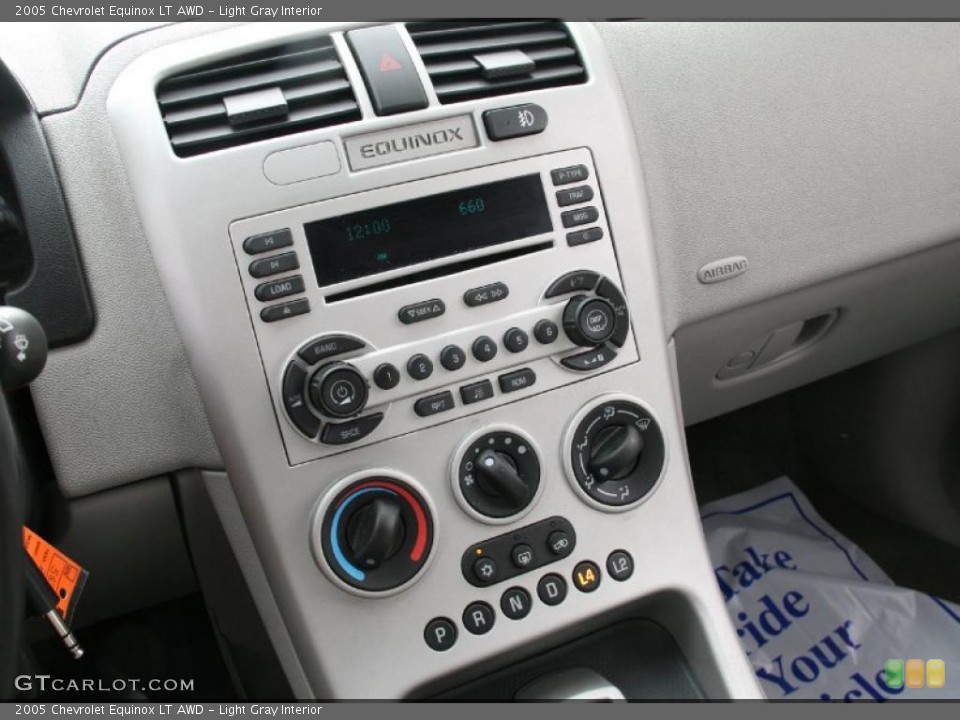 Light Gray Interior Controls for the 2005 Chevrolet Equinox LT AWD #39043383