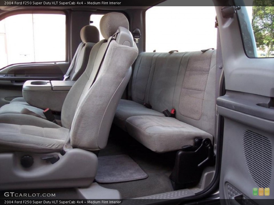 Medium Flint Interior Photo for the 2004 Ford F250 Super Duty XLT SuperCab 4x4 #39044095
