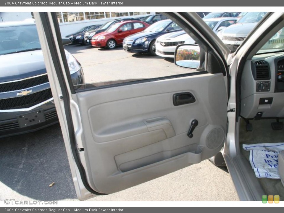Medium Dark Pewter Interior Door Panel for the 2004 Chevrolet Colorado Regular Cab #39044123