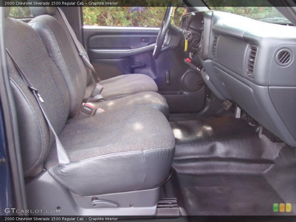Graphite Interior Photo for the 2000 Chevrolet Silverado 1500 Regular Cab #39044808