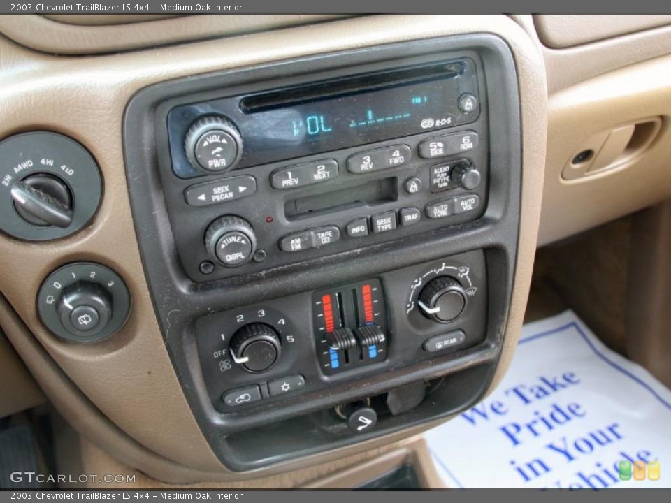 Medium Oak Interior Controls for the 2003 Chevrolet TrailBlazer LS 4x4 #39045240