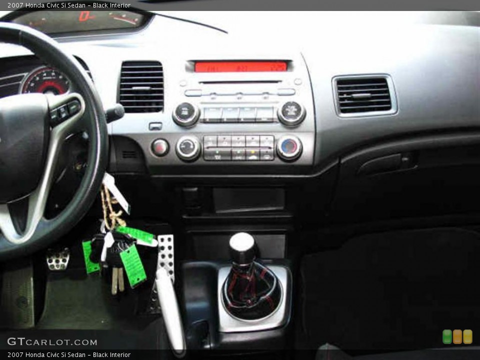 Black Interior Controls for the 2007 Honda Civic Si Sedan #39048540