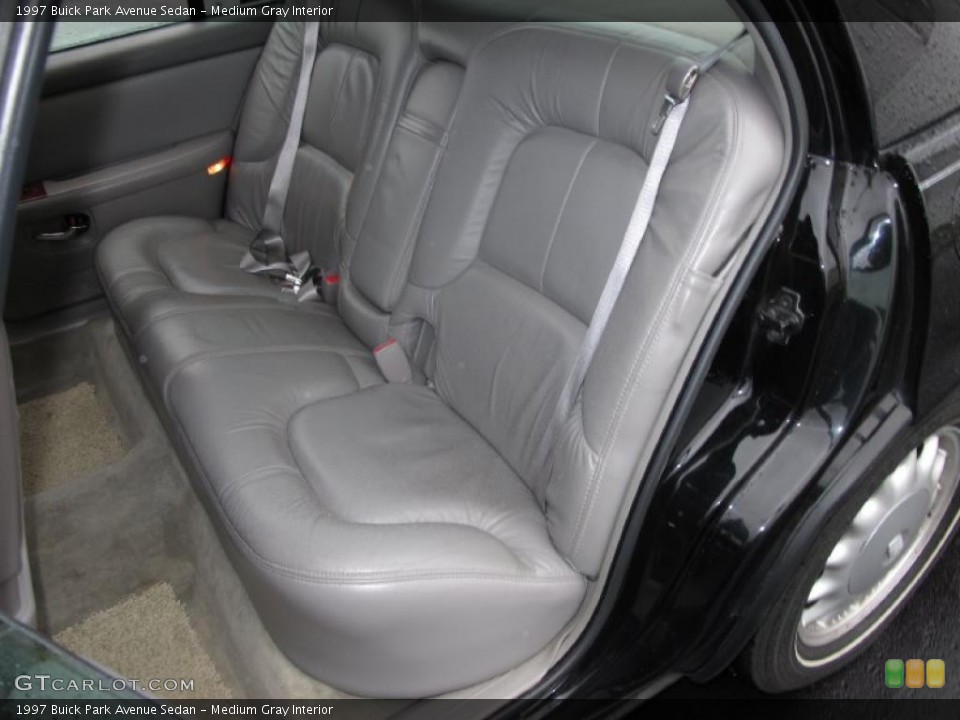 Medium Gray Interior Photo for the 1997 Buick Park Avenue Sedan #39051376