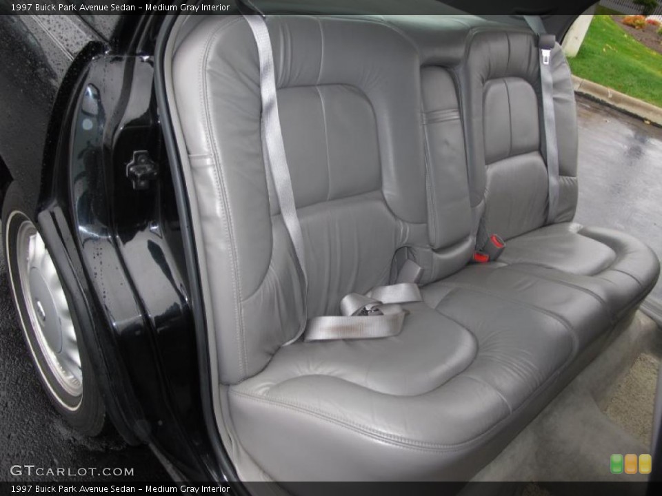Medium Gray Interior Photo for the 1997 Buick Park Avenue Sedan #39051392