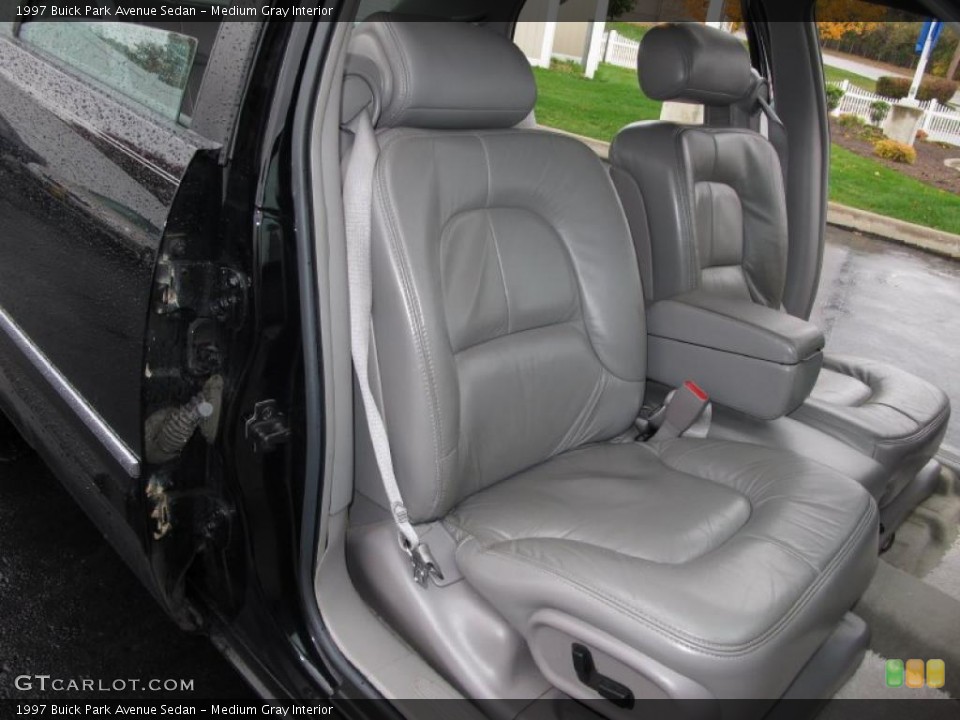 Medium Gray Interior Photo for the 1997 Buick Park Avenue Sedan #39051408