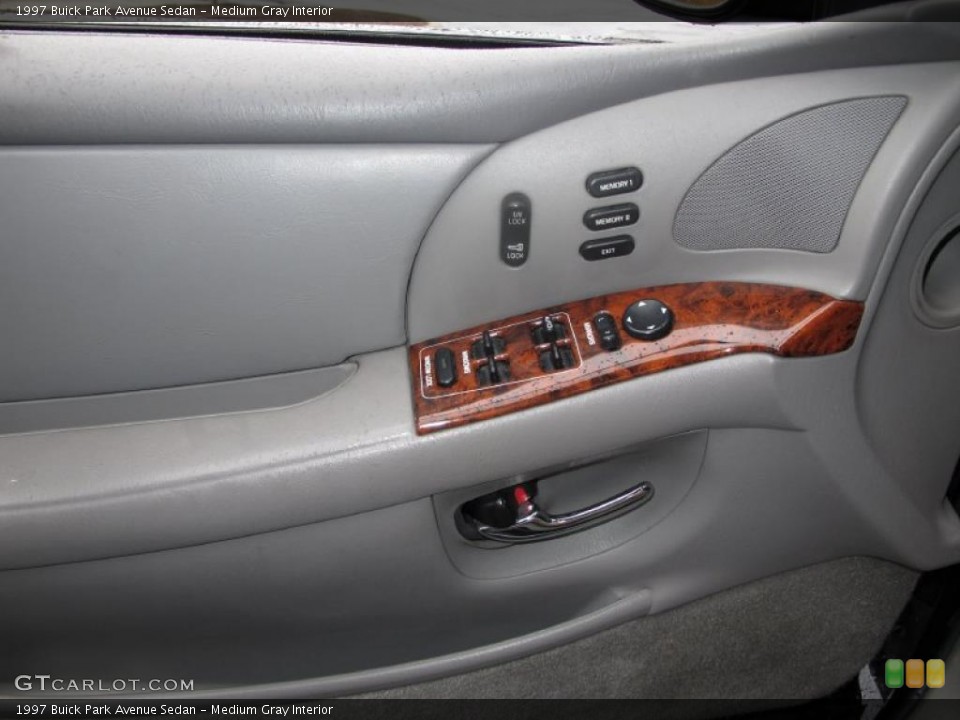 Medium Gray Interior Controls for the 1997 Buick Park Avenue Sedan #39051468
