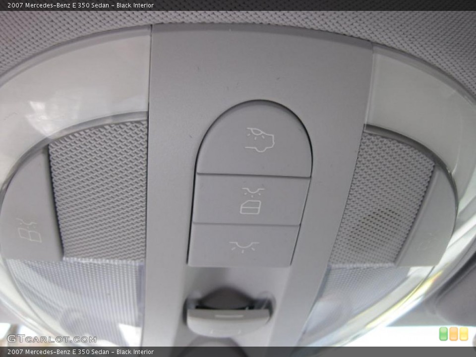 Black Interior Controls for the 2007 Mercedes-Benz E 350 Sedan #39051524