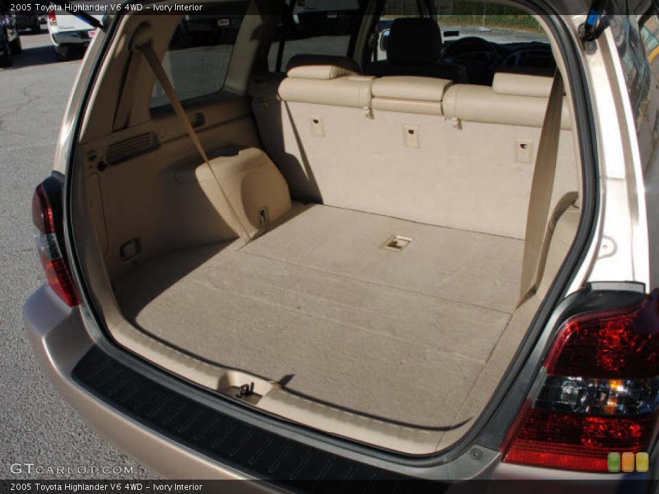 Ivory Interior Trunk for the 2005 Toyota Highlander V6 4WD #39052560