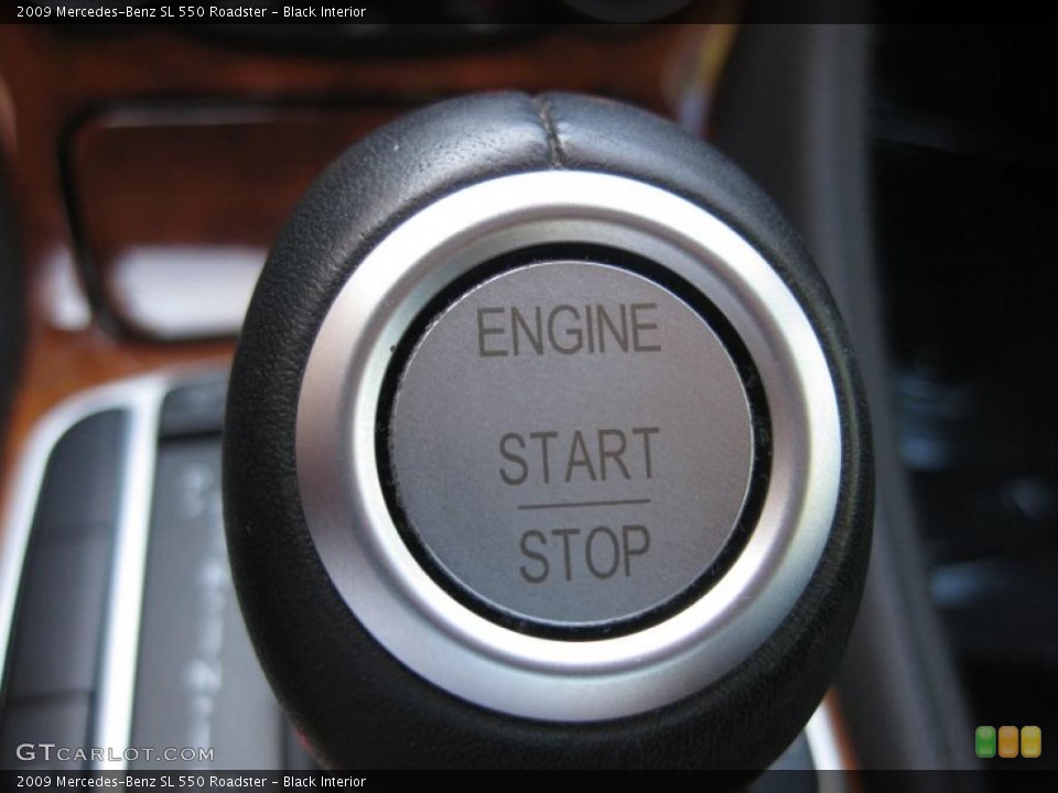 Black Interior Controls for the 2009 Mercedes-Benz SL 550 Roadster #39054048