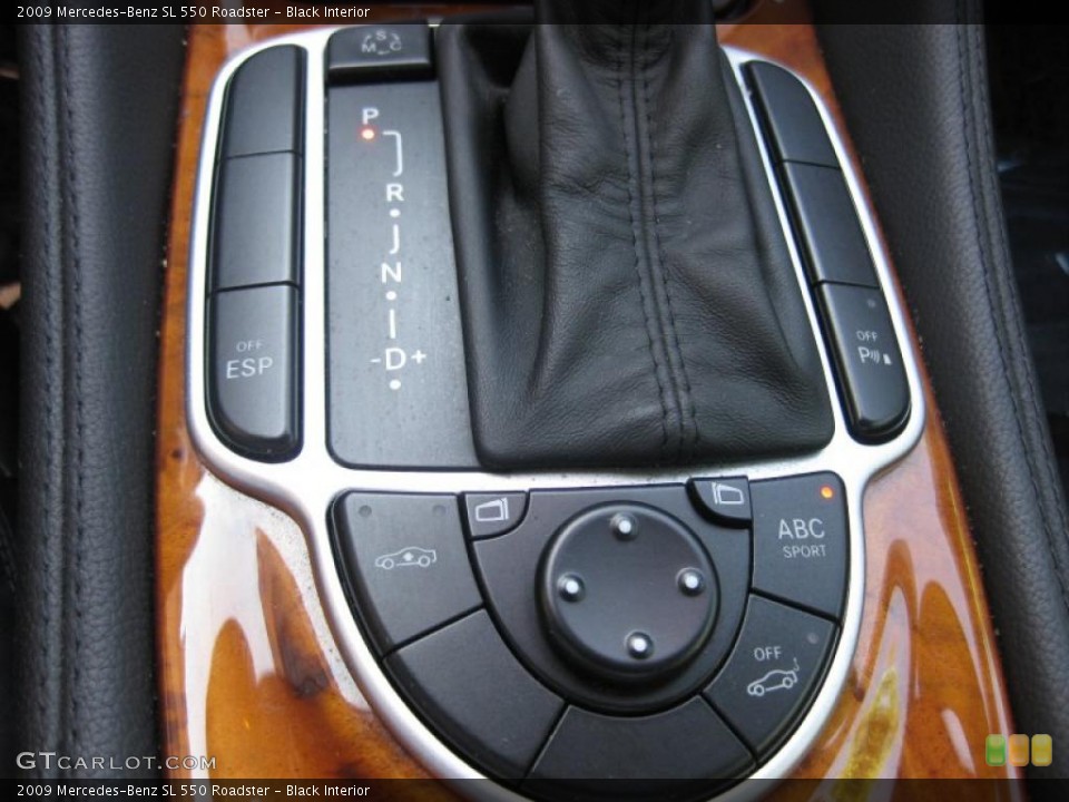 Black Interior Controls for the 2009 Mercedes-Benz SL 550 Roadster #39054064