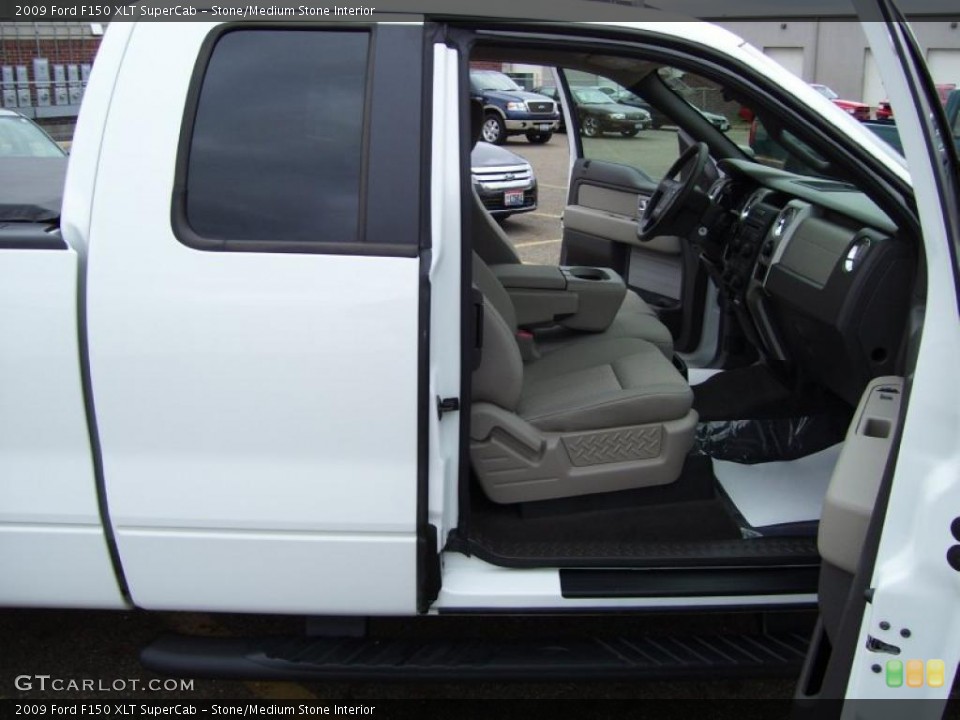 Stone/Medium Stone Interior Photo for the 2009 Ford F150 XLT SuperCab #39054548