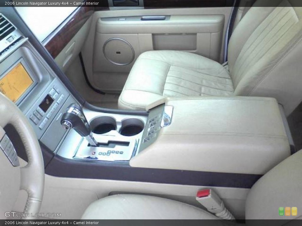 Camel Interior Photo for the 2006 Lincoln Navigator Luxury 4x4 #39055008