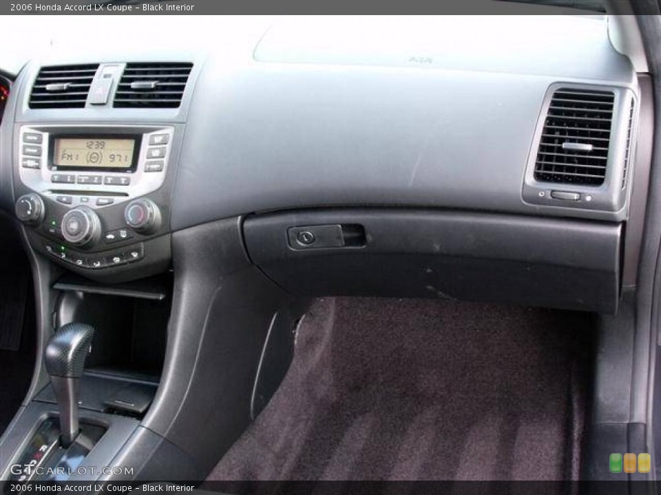 Black Interior Photo for the 2006 Honda Accord LX Coupe #39057624
