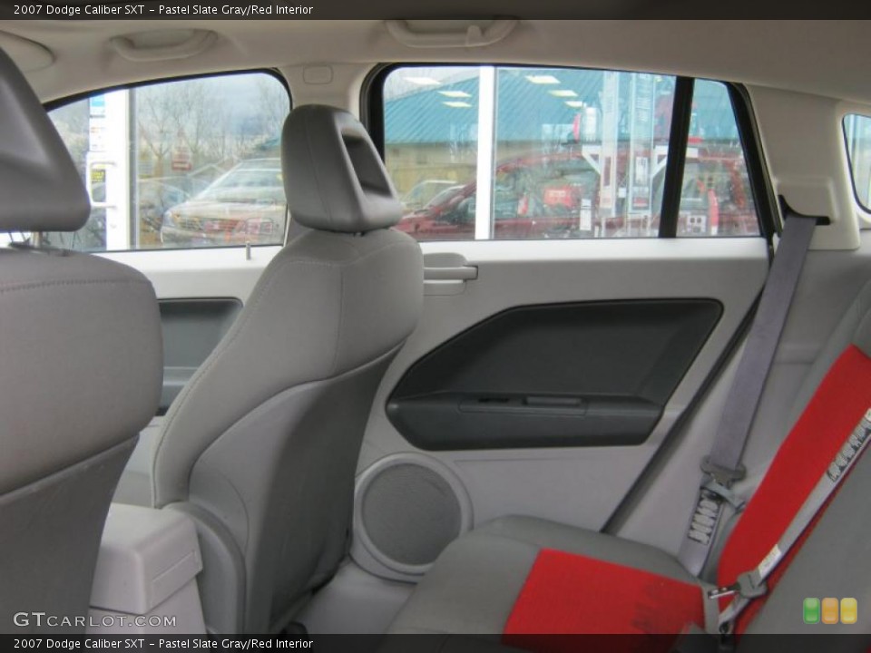 Pastel Slate Gray/Red Interior Photo for the 2007 Dodge Caliber SXT #39067007