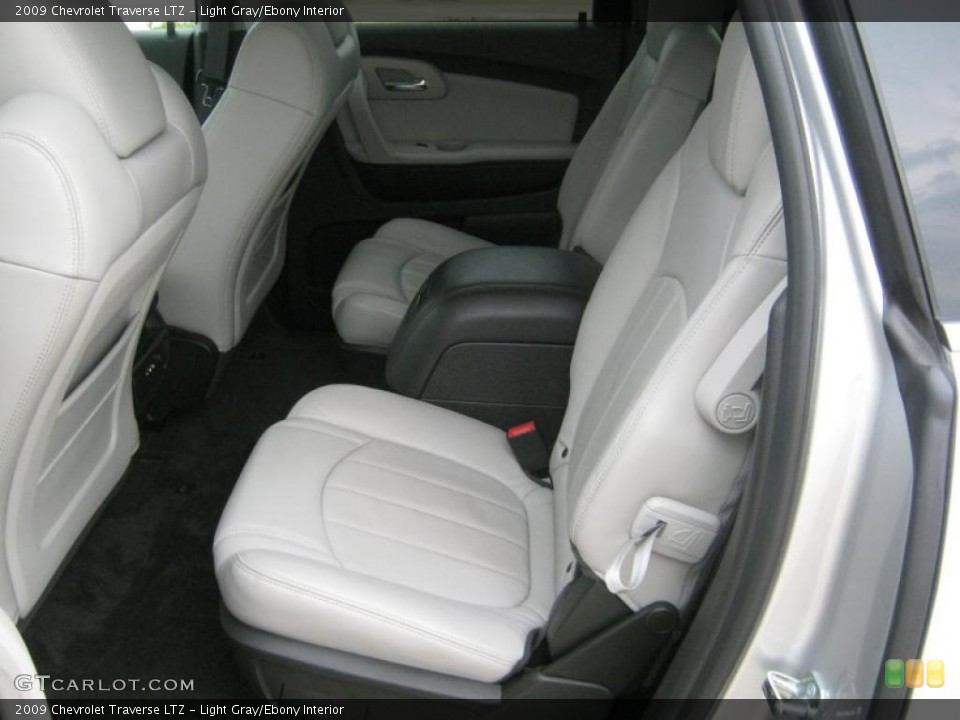 Light Gray/Ebony Interior Photo for the 2009 Chevrolet Traverse LTZ #39067619