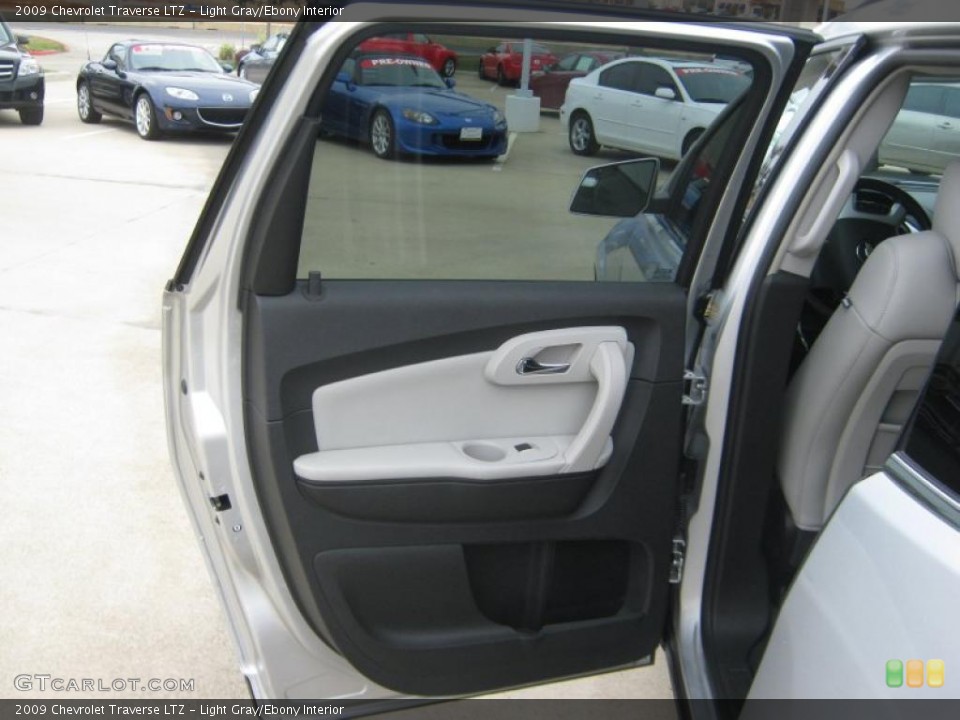 Light Gray/Ebony Interior Door Panel for the 2009 Chevrolet Traverse LTZ #39067699