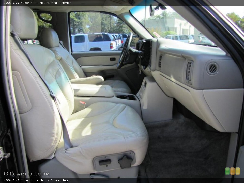 Neutral/Shale Interior Photo for the 2002 GMC Yukon SLT #39072963