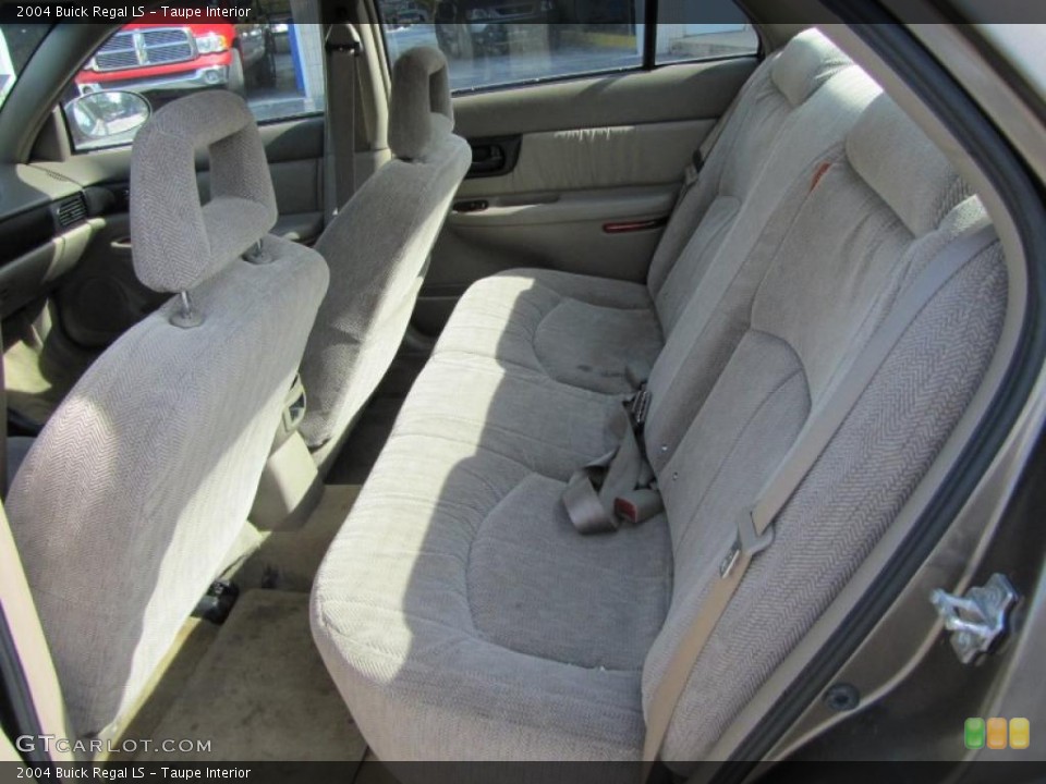 Taupe Interior Photo for the 2004 Buick Regal LS #39075771
