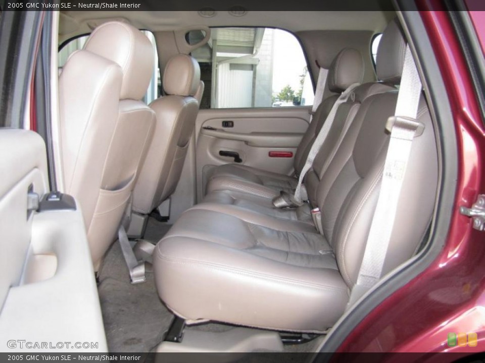 Neutral/Shale Interior Photo for the 2005 GMC Yukon SLE #39076579