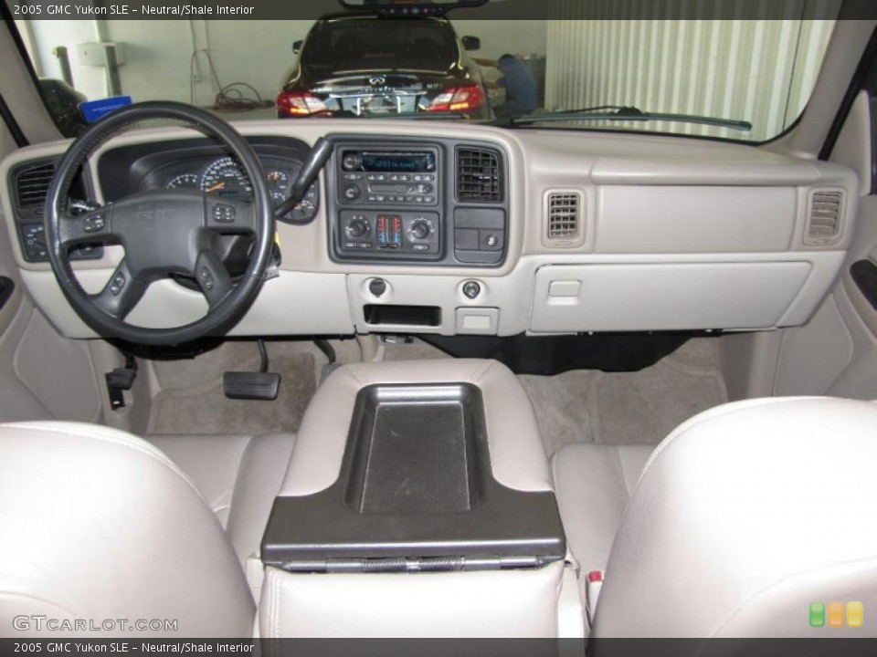 Neutral/Shale Interior Dashboard for the 2005 GMC Yukon SLE #39076599