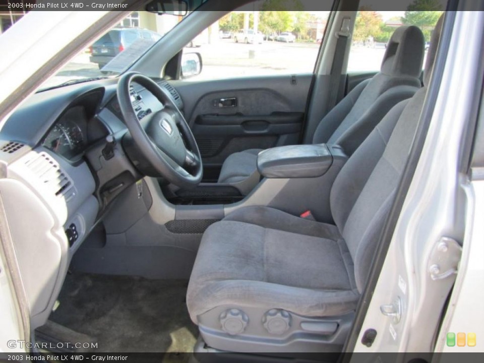 Gray Interior Photo for the 2003 Honda Pilot LX 4WD #39077231