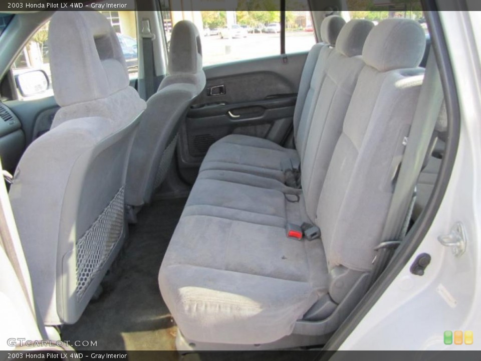 Gray Interior Photo for the 2003 Honda Pilot LX 4WD #39077267