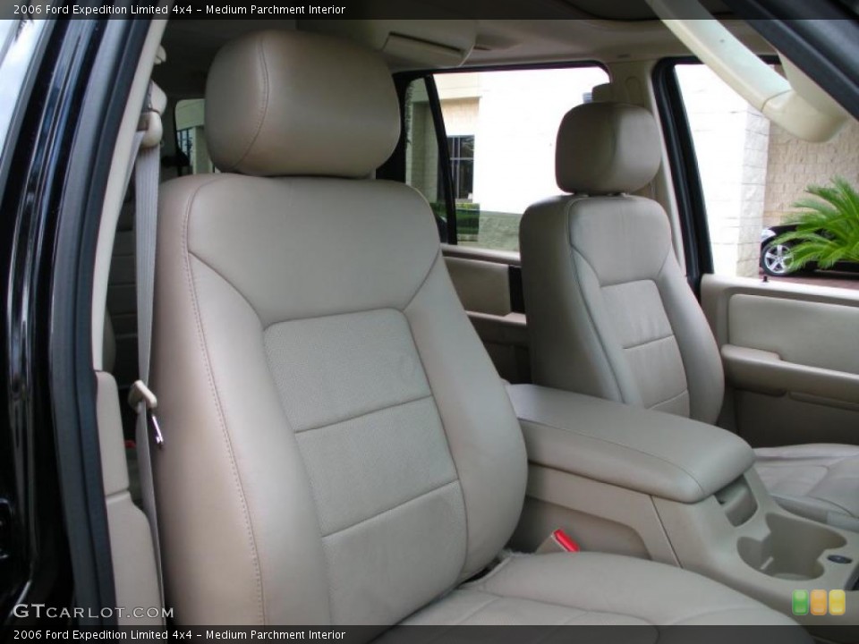Medium Parchment Interior Photo for the 2006 Ford Expedition Limited 4x4 #39078783