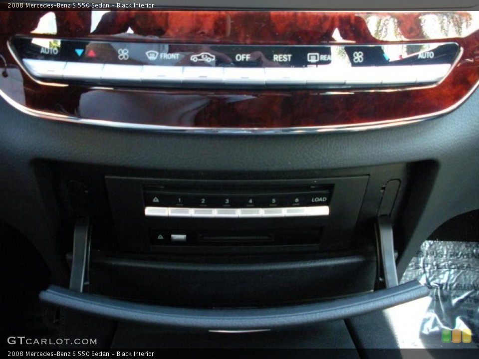 Black Interior Controls for the 2008 Mercedes-Benz S 550 Sedan #39079299