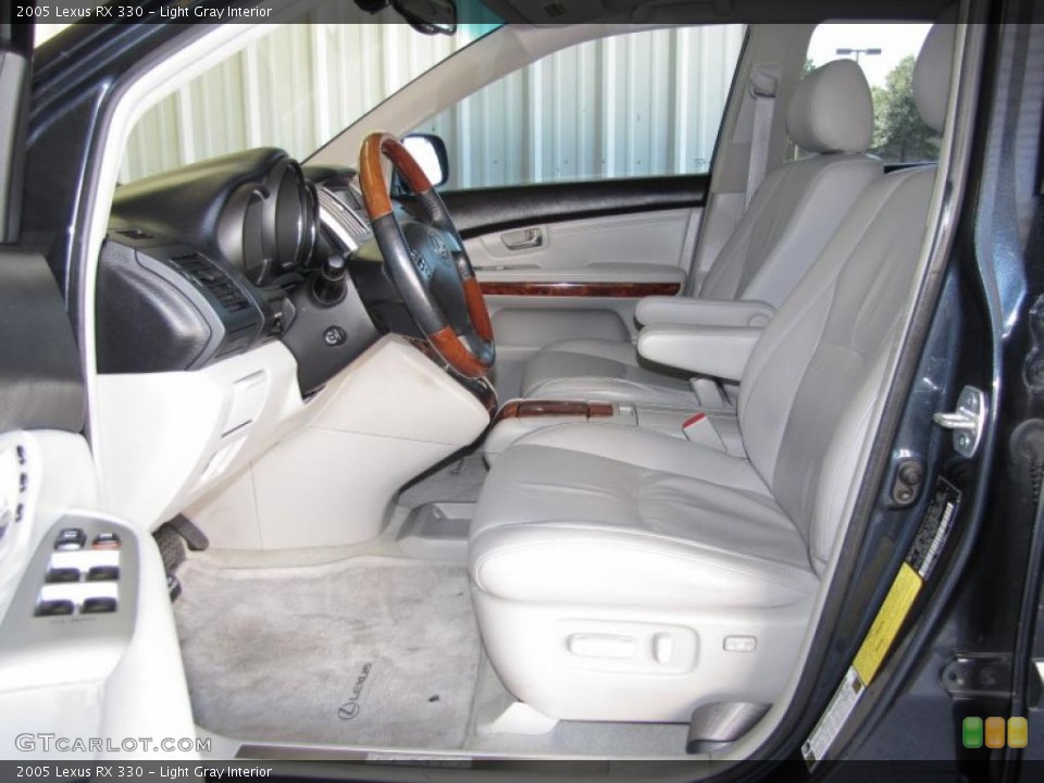 Light Gray Interior Photo for the 2005 Lexus RX 330 #39080287