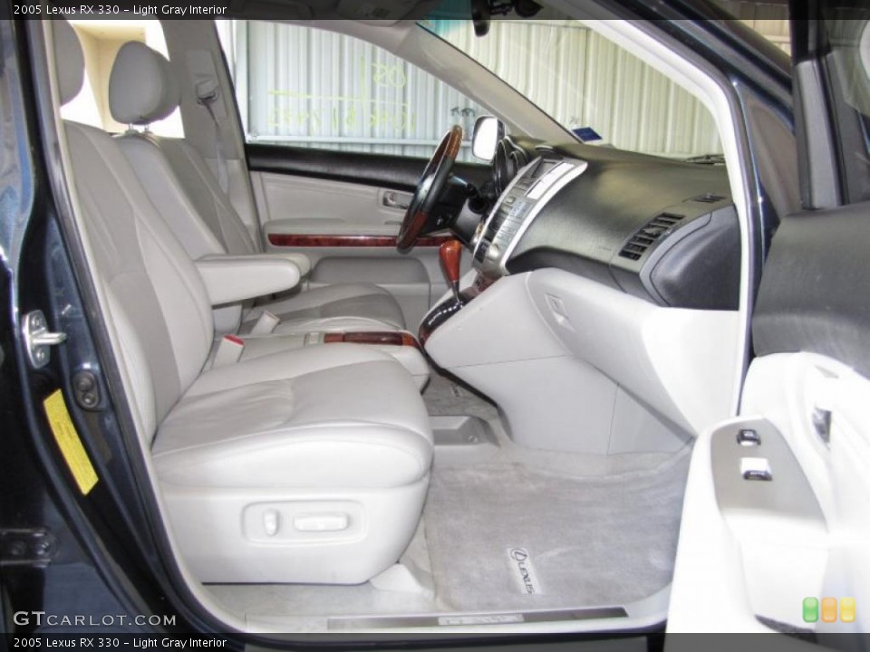 Light Gray Interior Photo for the 2005 Lexus RX 330 #39080303