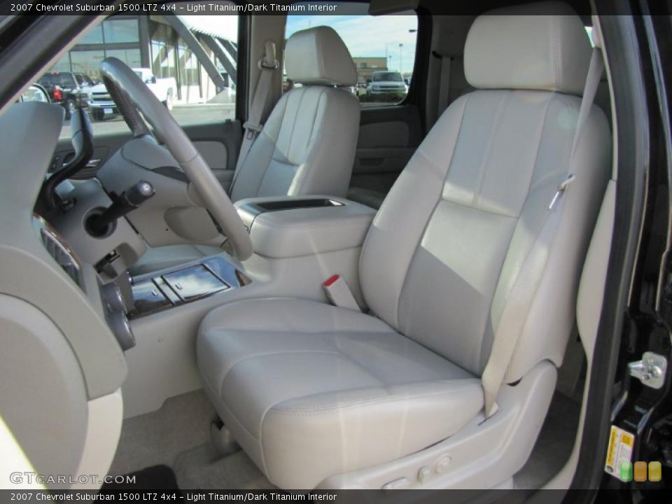 Light Titanium/Dark Titanium Interior Photo for the 2007 Chevrolet Suburban 1500 LTZ 4x4 #39085113