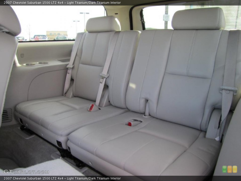 Light Titanium/Dark Titanium Interior Photo for the 2007 Chevrolet Suburban 1500 LTZ 4x4 #39085145