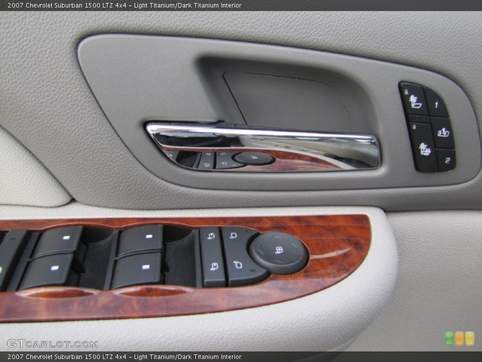 Light Titanium/Dark Titanium Interior Controls for the 2007 Chevrolet Suburban 1500 LTZ 4x4 #39085289