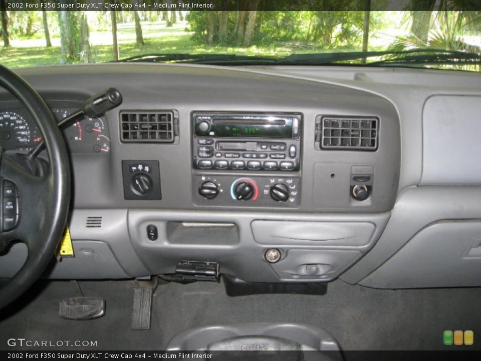 Medium Flint Interior Controls for the 2002 Ford F350 Super Duty XLT Crew Cab 4x4 #39086045