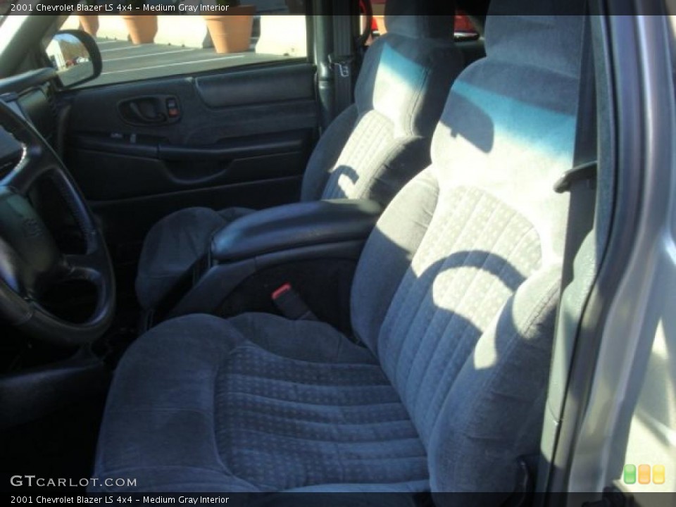 Medium Gray Interior Photo for the 2001 Chevrolet Blazer LS 4x4 #39086201