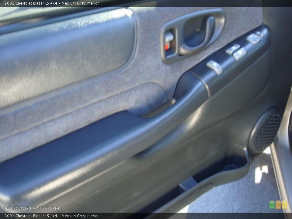 Medium Gray Interior Door Panel for the 2001 Chevrolet Blazer LS 4x4 #39086241