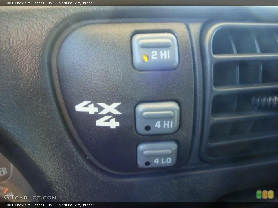 Medium Gray Interior Controls for the 2001 Chevrolet Blazer LS 4x4 #39086269