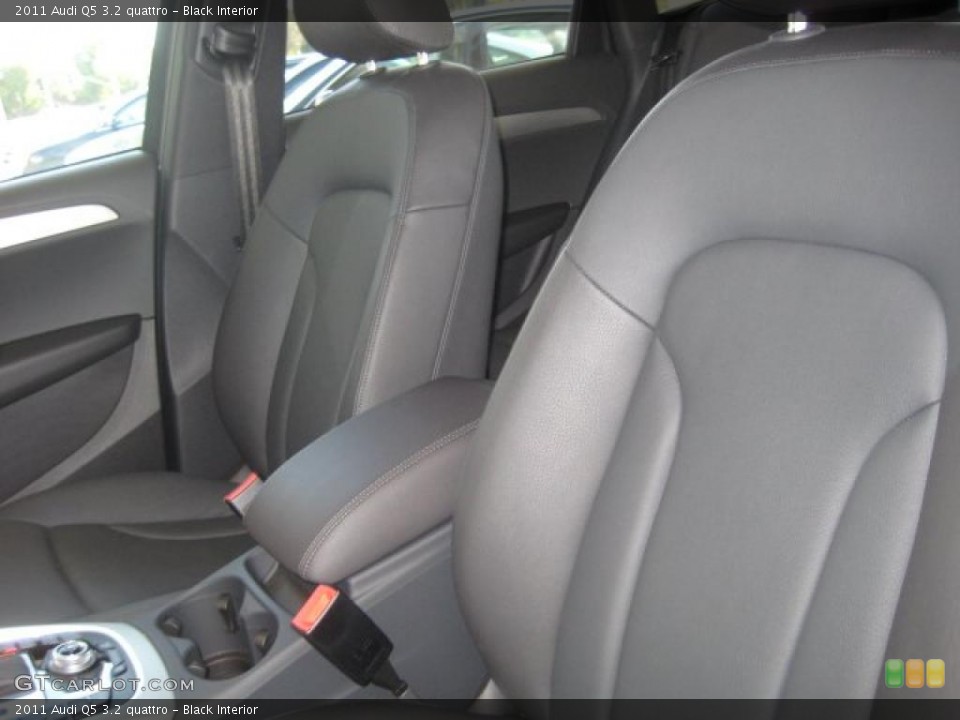 Black Interior Photo for the 2011 Audi Q5 3.2 quattro #39087913
