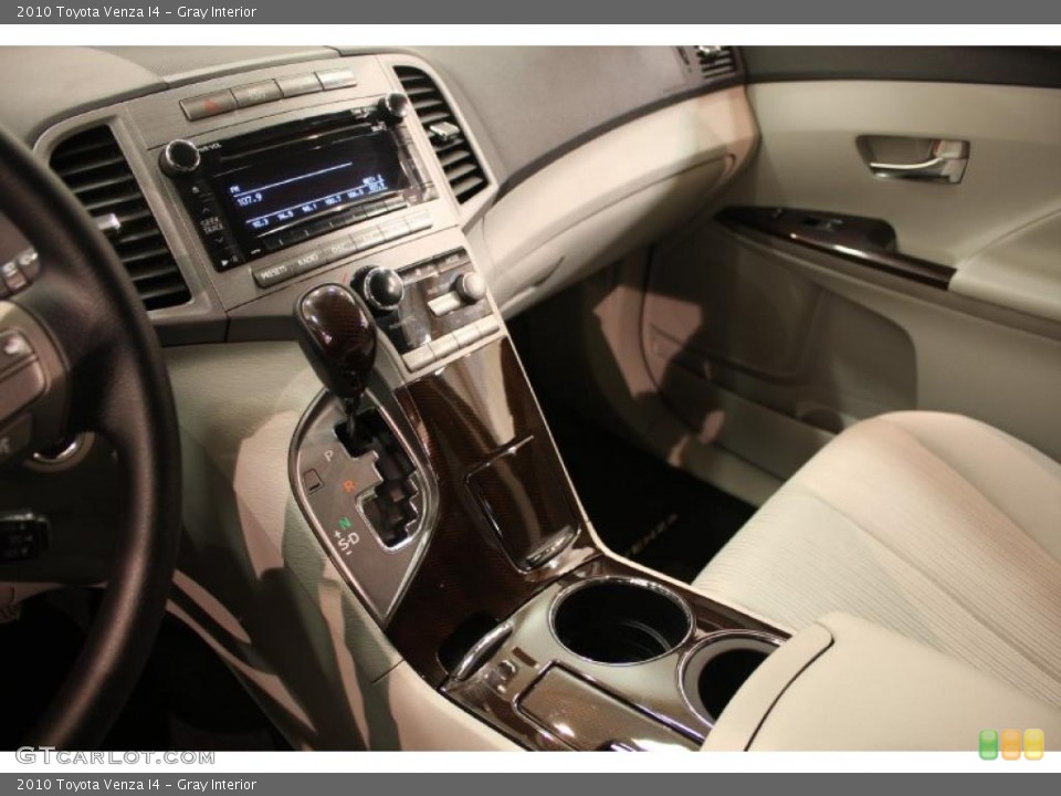 Gray Interior Photo for the 2010 Toyota Venza I4 #39089974